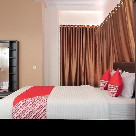 Oyo 222 M@Jayakarta Hotel Buitenkant foto