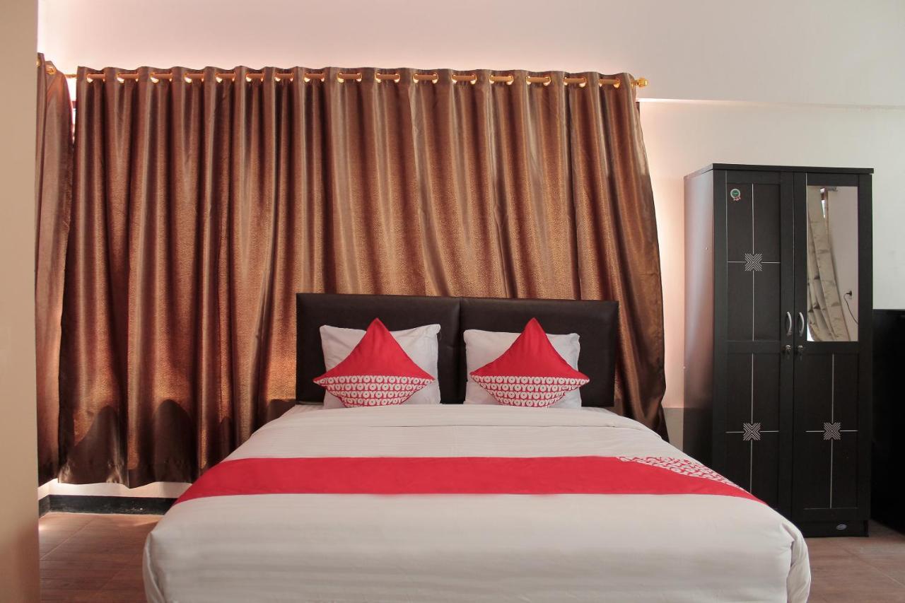 Oyo 222 M@Jayakarta Hotel Buitenkant foto